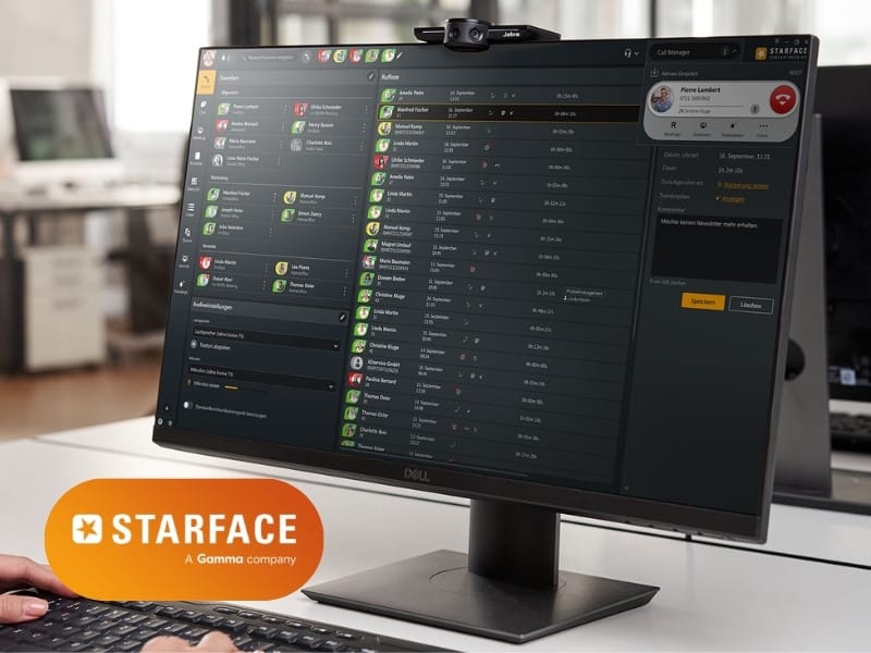 Ein schwarzer Dell-Monitor auf einem Schreibtisch zeigt die Benutzeroberfläche des Starface Call Managers mit einer umfangreichen Kontakt- und Statusliste für die Telefonie im Unternehmen. Unten links ist das orangefarbene Starface-Logo zu sehen, während im Vordergrund eine Tastatur bedient wird. Diese professionellen Kommunikationssysteme werden von IT-Experte Kyrillos Poutakidis bei syskypo implementiert, um durch zuverlässige IT-Dienstleistungen und ganzheitliche IT-Betreuung reibungslose Arbeitsabläufe zu garantieren.
